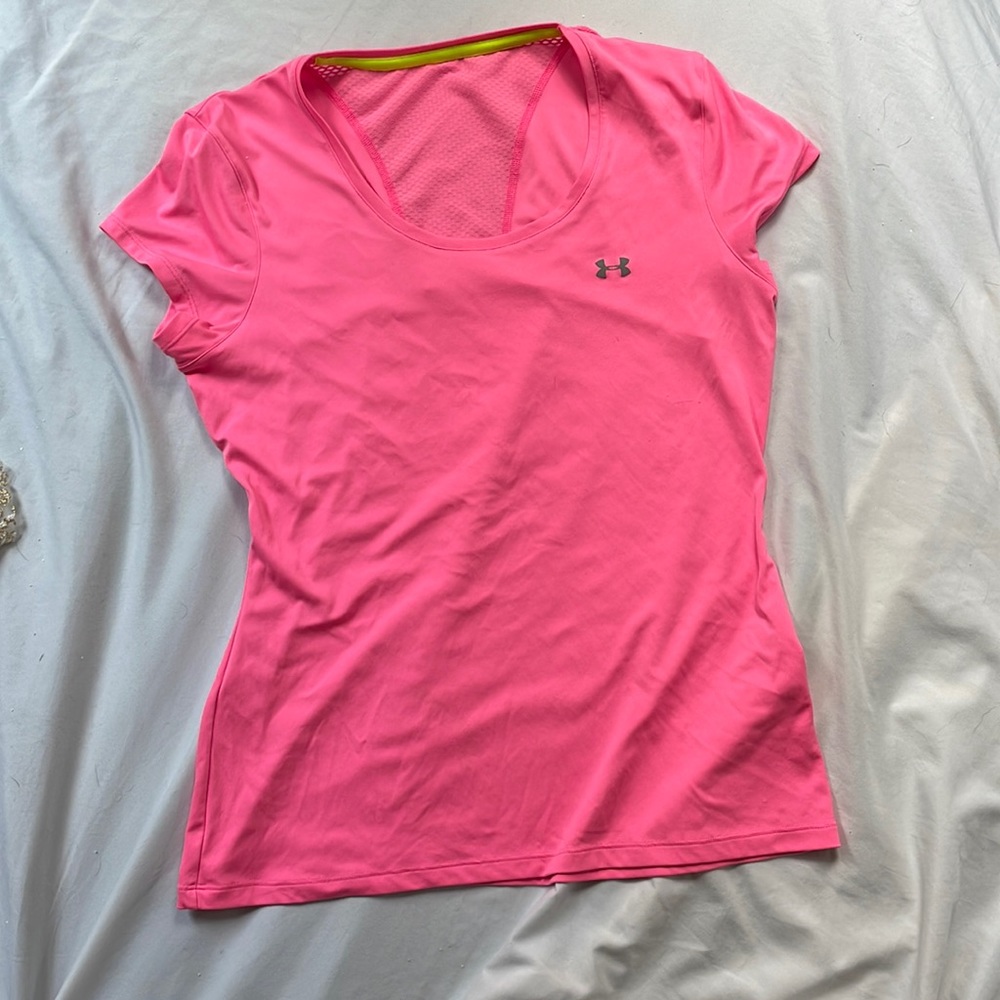 Size M - Hot pink Breathable Under Armour workout tee with short sleeves